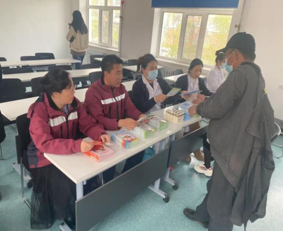 扎賚諾爾區衛生健康委員會開展食品營養日與家庭醫生簽約宣傳活動